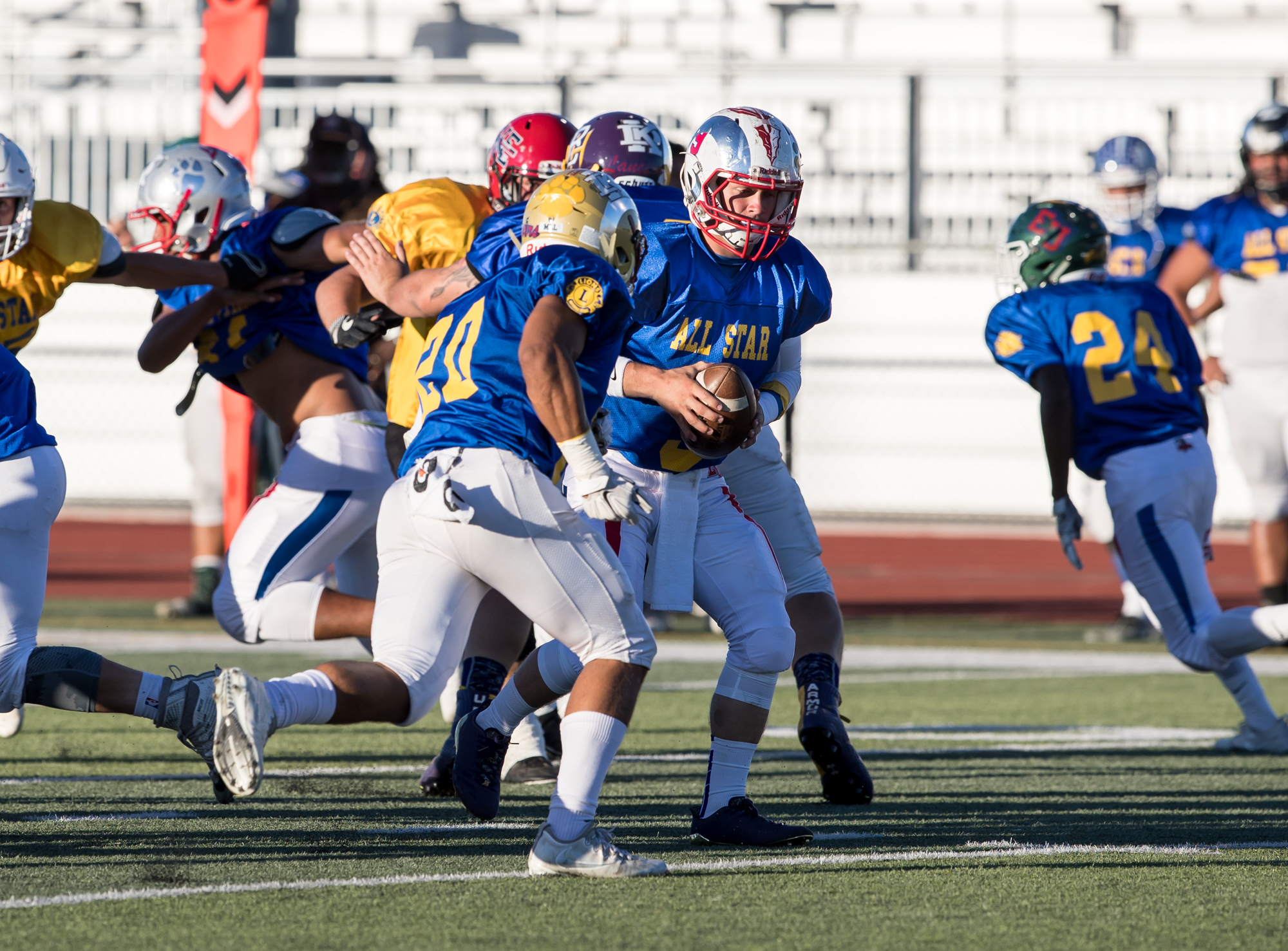 Noah Preuss takes a handoff during the 2017 Lions All-Star Game.